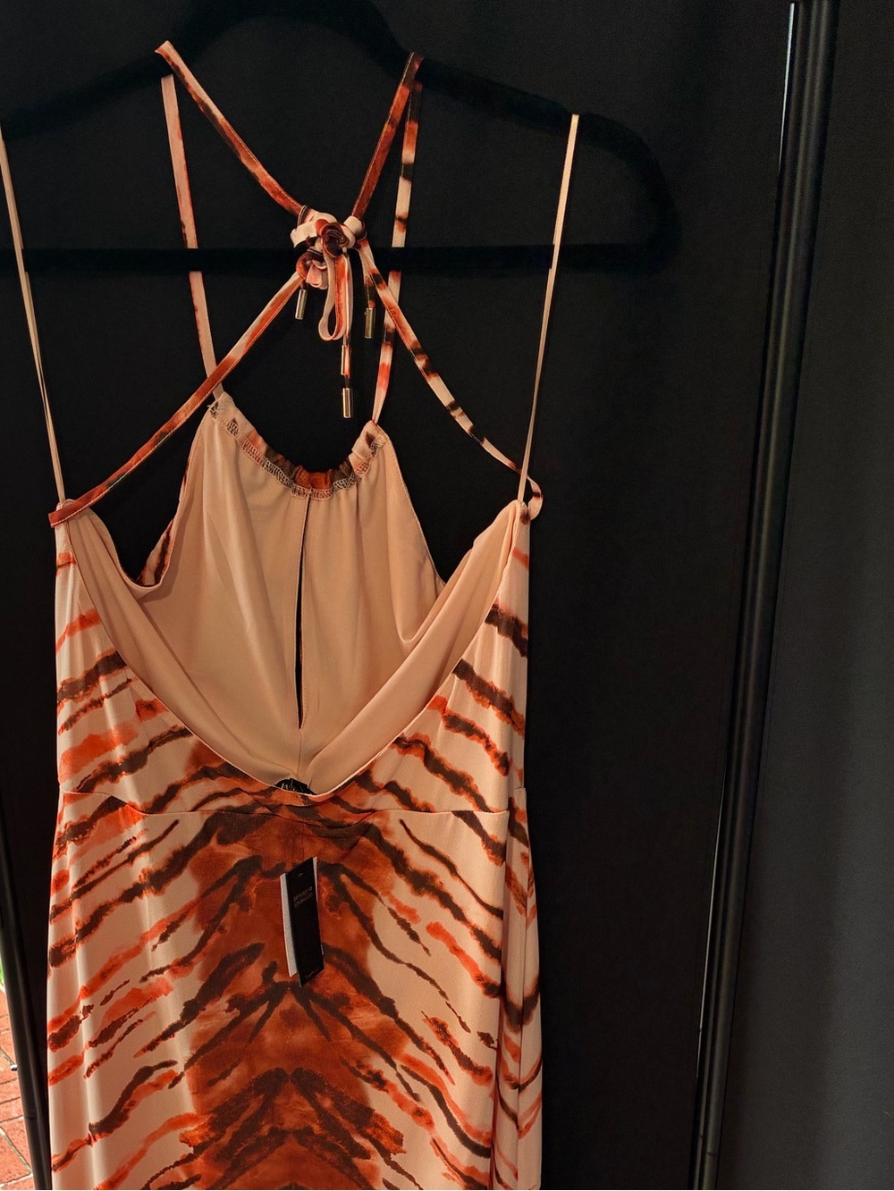 BRAND NEW WITH TAGS (NWT) ✨
AFRM x REVOLVE Kalina Midi Dress in Tiger Print